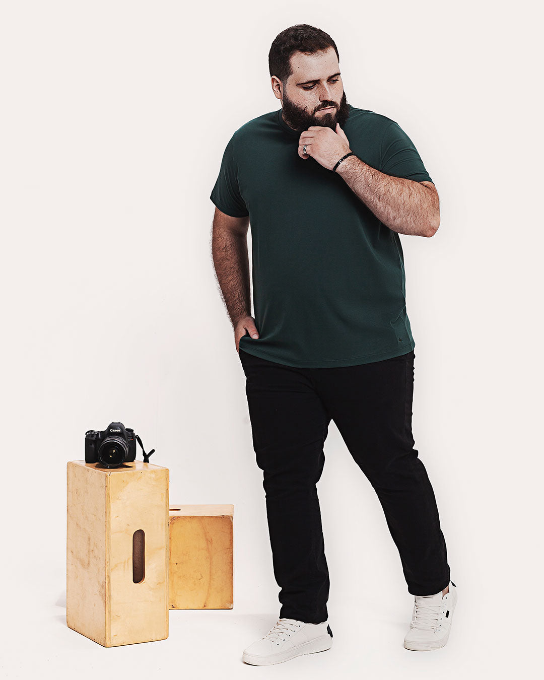 Camiseta Algodão Pima Verde Escura Ezutus Compre roupas estilosas na Amorope, site seguro, frete grátis e parcelamento sem juros. Moda feminina e masculina num só lugar.