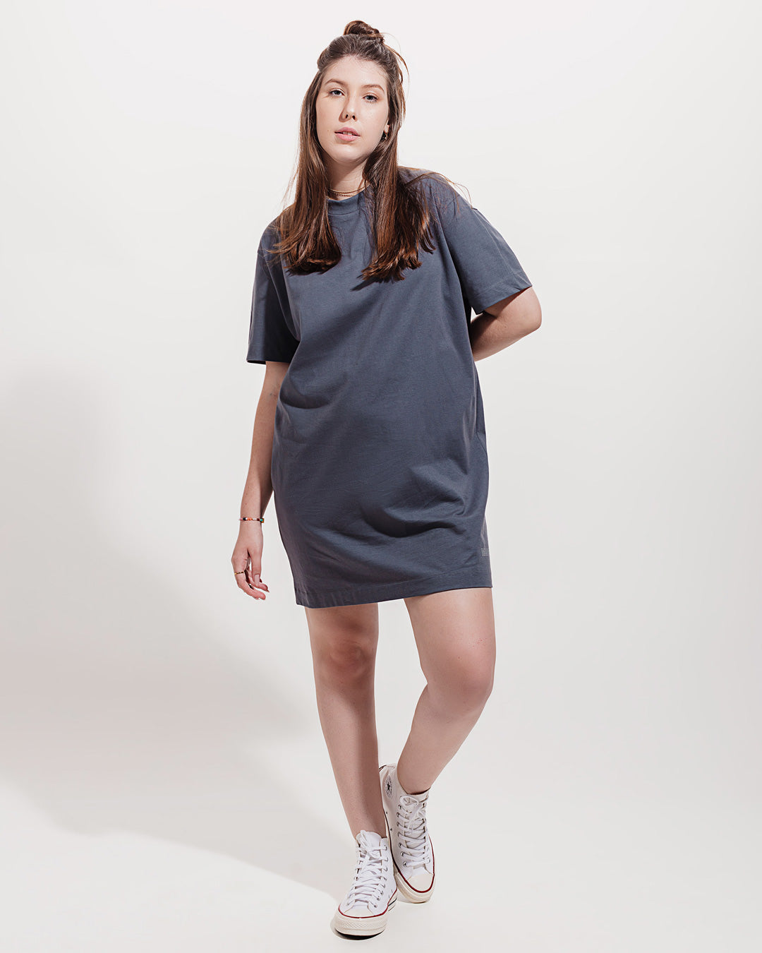 Vestido Camisetão Oversized Gerânio Grafite Minimadeia Compre roupas estilosas na Amorope, site seguro, frete grátis e parcelamento sem juros. Moda feminina e masculina num só lugar.