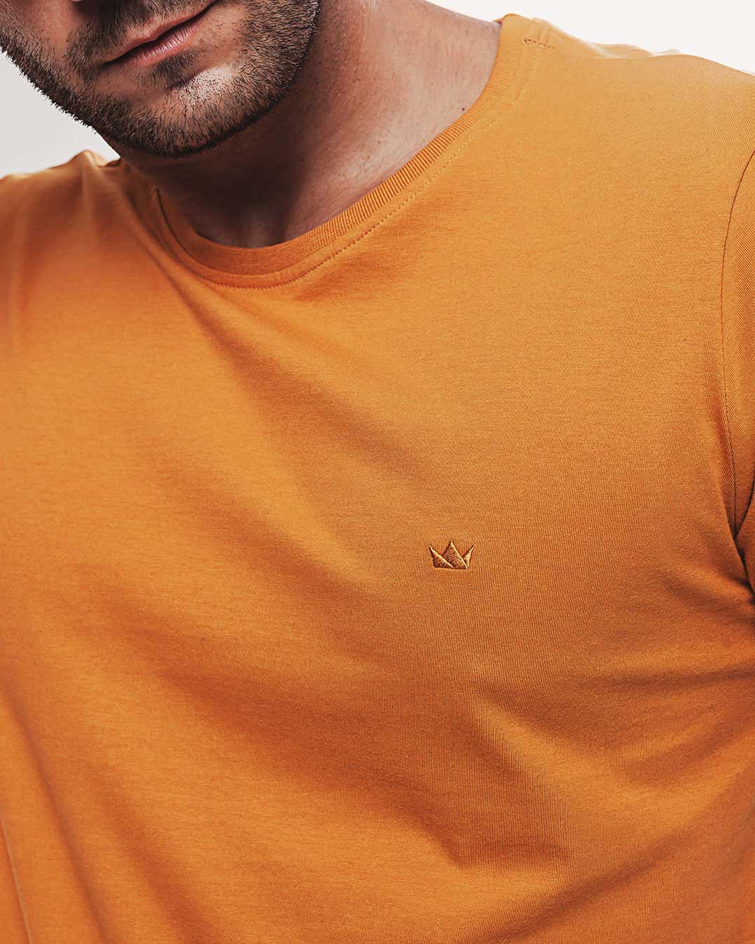 Camiseta Algodão 301 Amarela Ezutus Compre roupas estilosas na Amorope, site seguro, frete grátis e parcelamento sem juros. Moda feminina e masculina num só lugar.